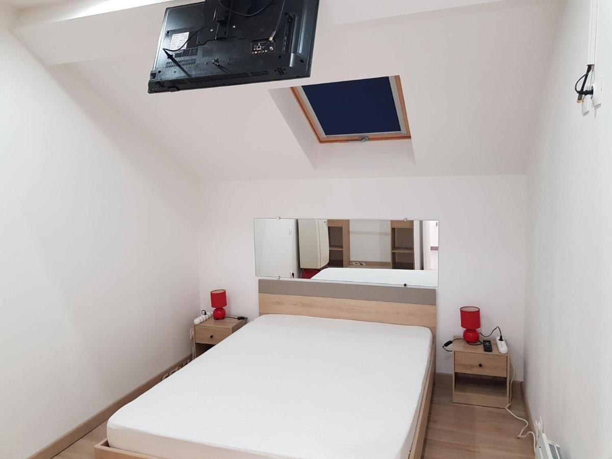 11 - Tres Joli 2 Pieces Tout Equipe Pour 1 A 5 Personnes, Vue Sur Parc Arbore, Parking Privatif Gratuit, Grand Fourgon Possible, Tout Le Linge De Maison Est Fourni Razac-sur-lʼIsle Eksteriør billede